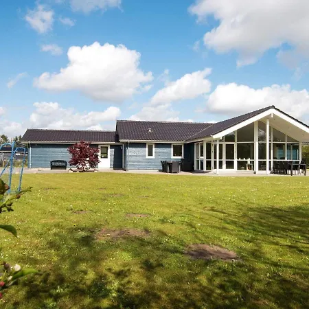8 Person In Feriehus Ansager